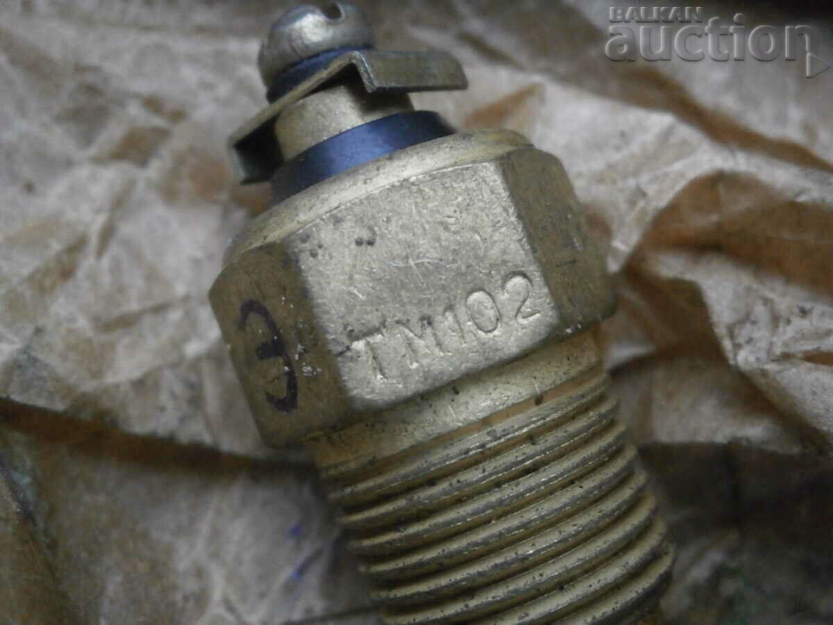 Delivery of temperature sensor lot two pieces retro car Delivery of temperature sensor lot two pieces retro car