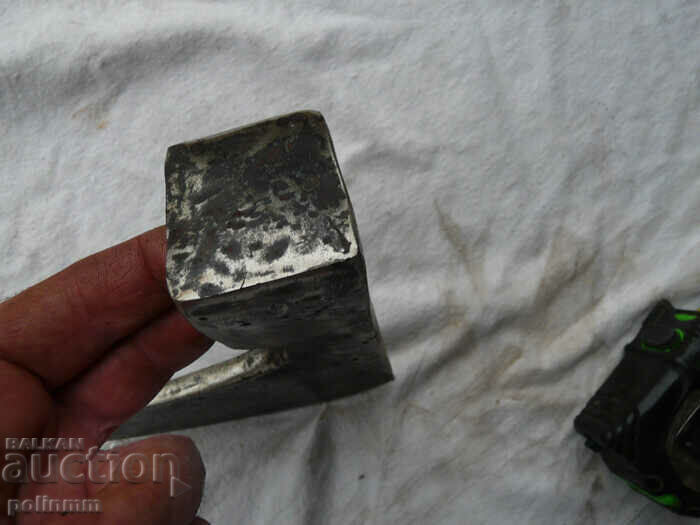 Auction Old pioneer ax - 2 Auction Old pioneer ax - 2