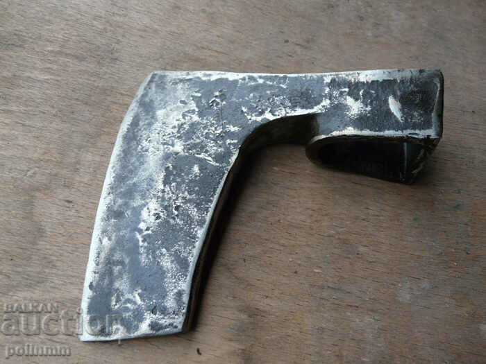 Auction Old pioneer ax - 1 Auction Old pioneer ax - 1