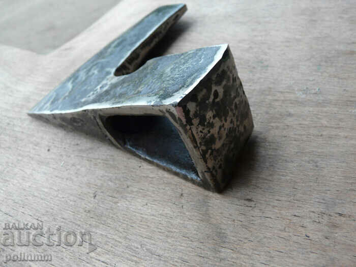 Delivery of Old pioneer ax - 1 Delivery of Old pioneer ax - 1