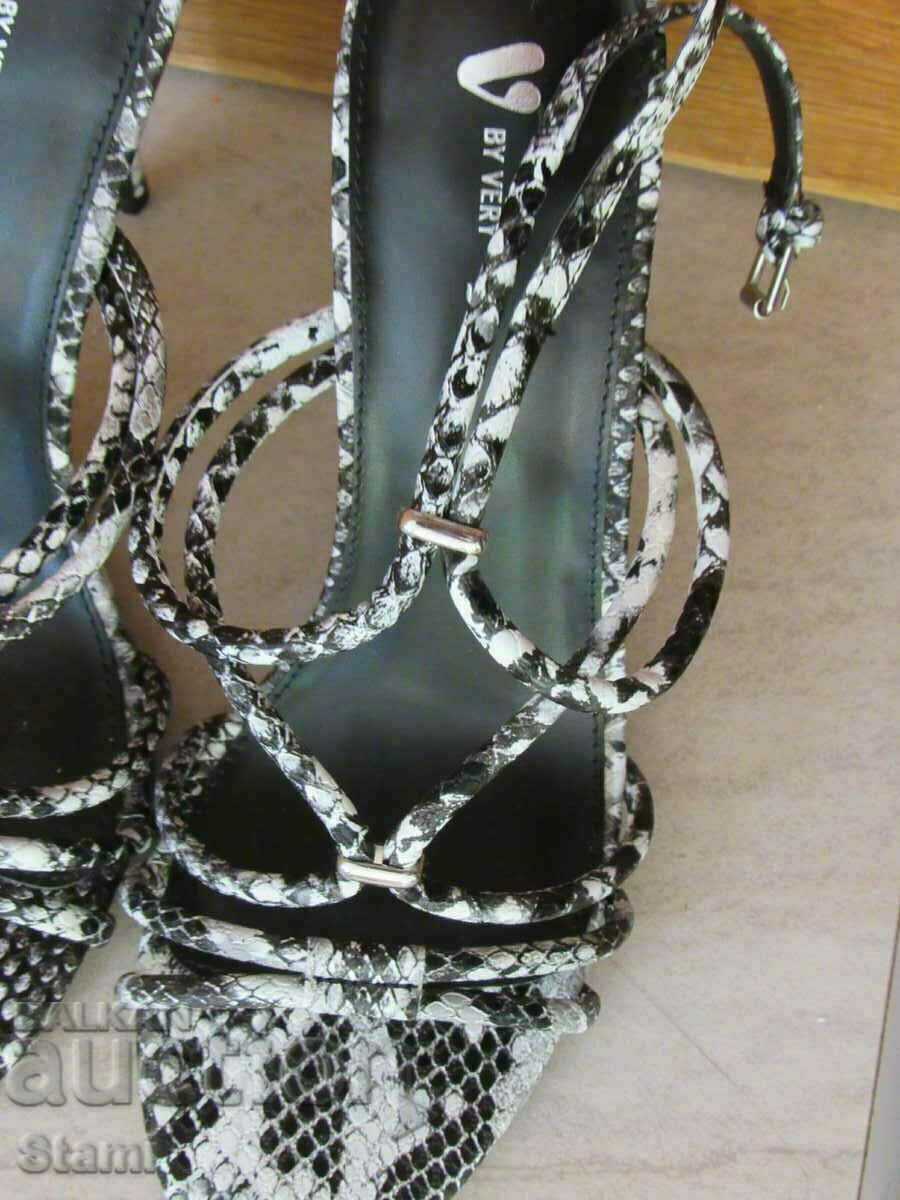 Sandale noi de lux cu imprimeu foarte șarpe numărul 40 - 5