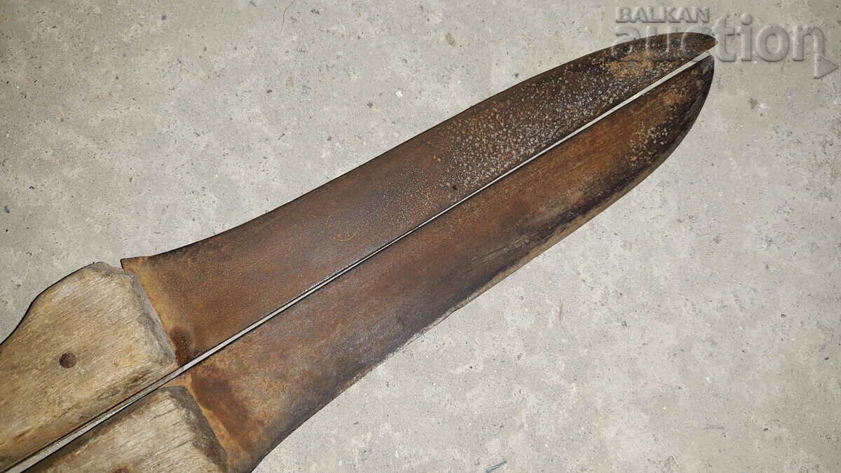 Delivery of lot two primitive knife knives