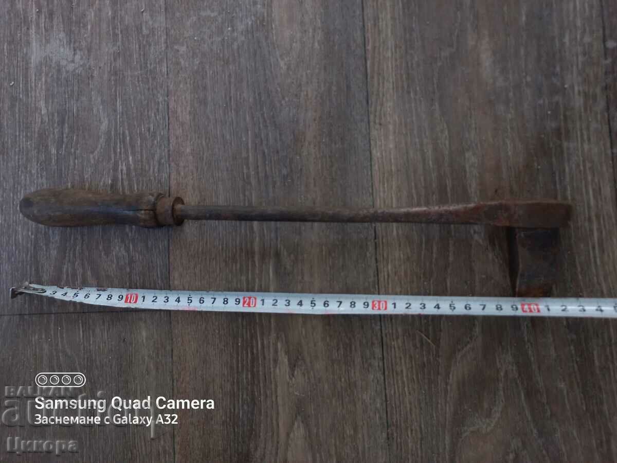 OLD KALAIDZHIY soldering iron with price 40.00 BGN | € 20.45 OLD KALAIDZHIY soldering iron with price 40.00 BGN | € 20.45