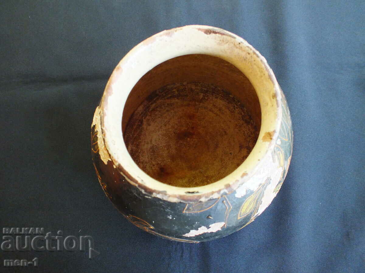 Delivery of Hand Painted and Crafted Ceramic Vase Delivery of Hand Painted and Crafted Ceramic Vase