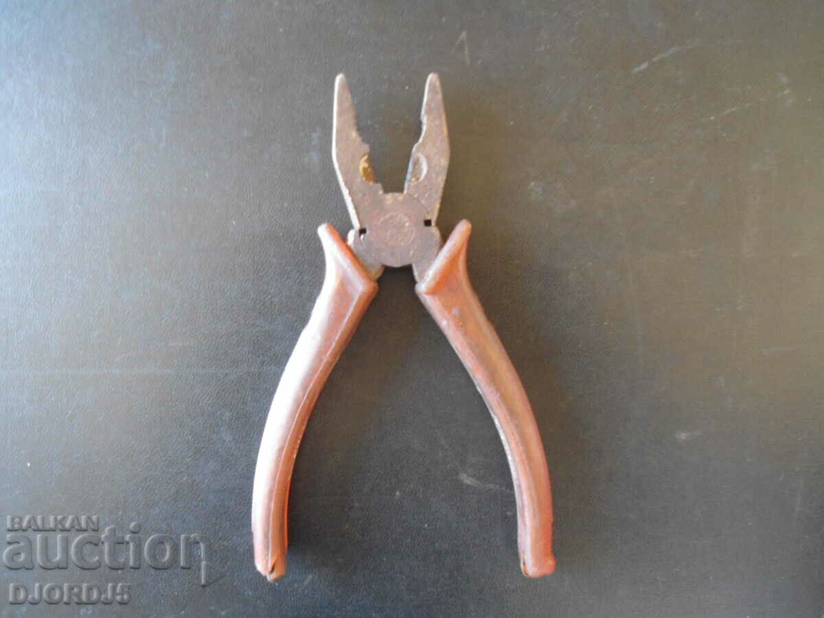 Old pliers with price 3.00 BGN | € 1.53 Old pliers with price 3.00 BGN | € 1.53