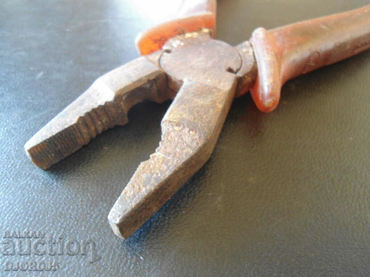 Auction Old pliers Auction Old pliers