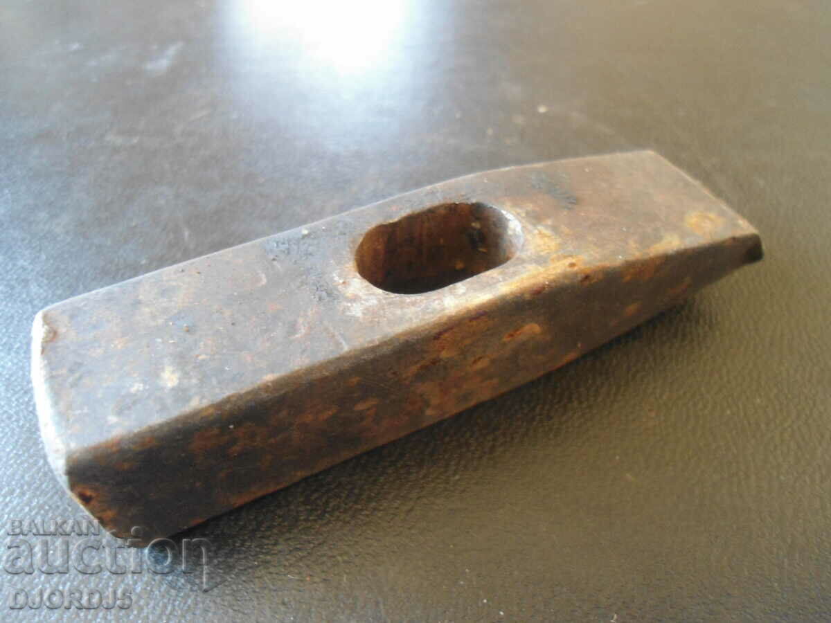 An old hammer with price 2.00 BGN | € 1.02 An old hammer with price 2.00 BGN | € 1.02
