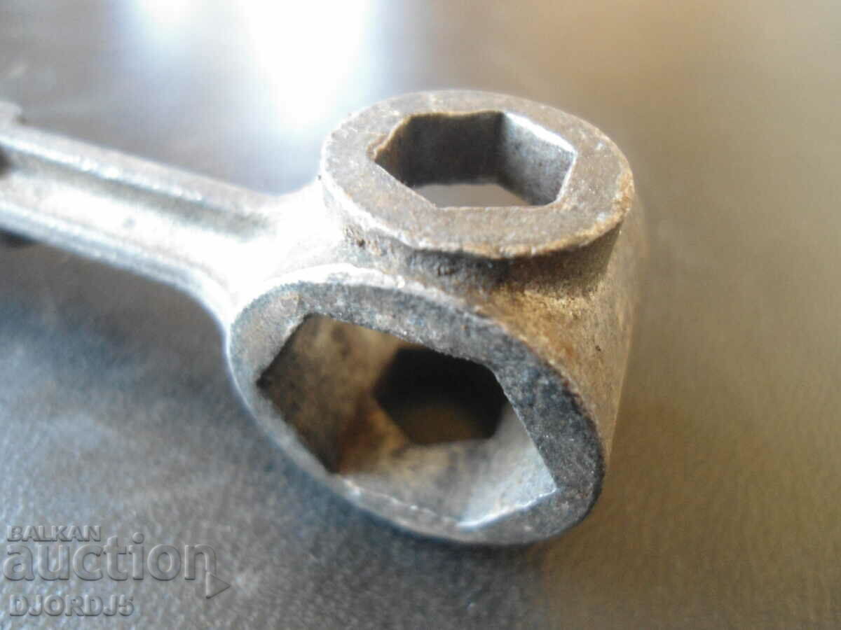 Auction Old specialized key Auction Old specialized key