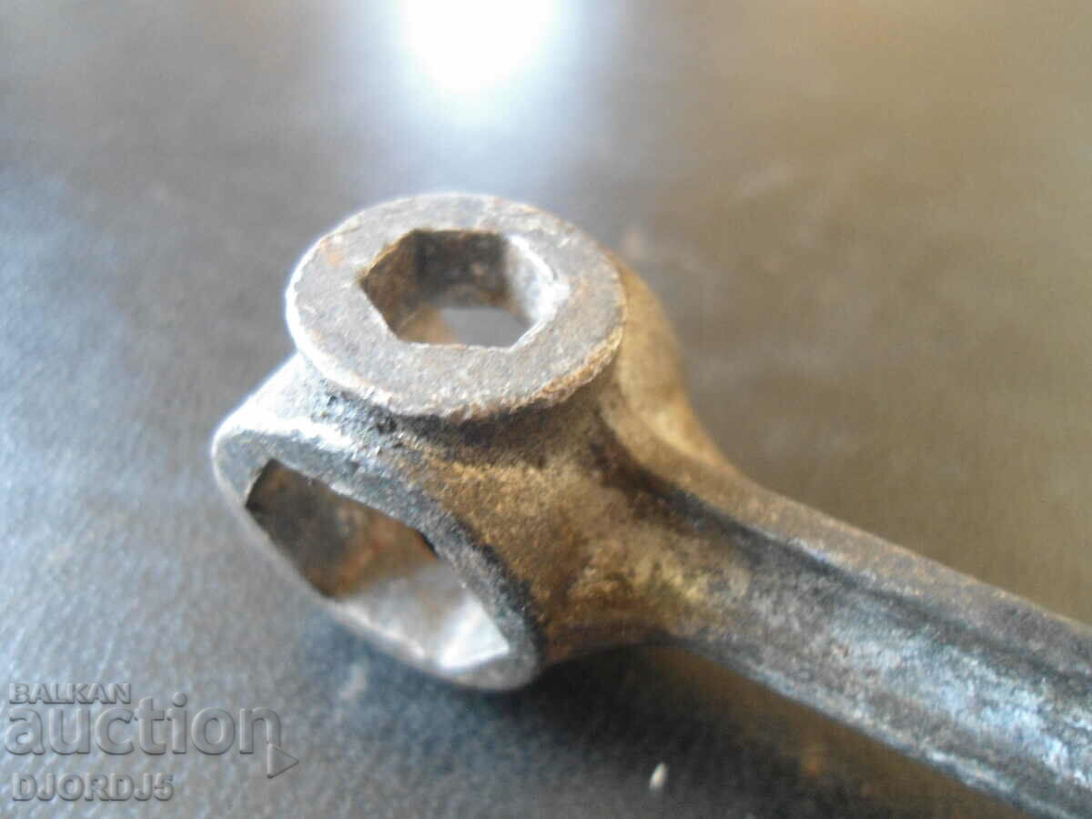 Delivery of Old specialized key Delivery of Old specialized key