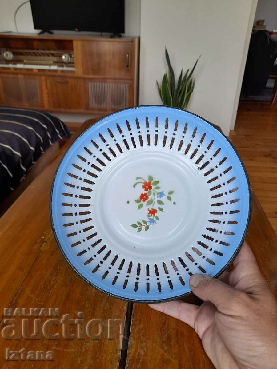 Delivery of Old enamel plate, fruit bowl Delivery of Old enamel plate, fruit bowl