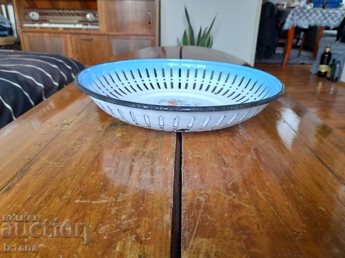 Old enamel plate, fruit bowl Old enamel plate, fruit bowl