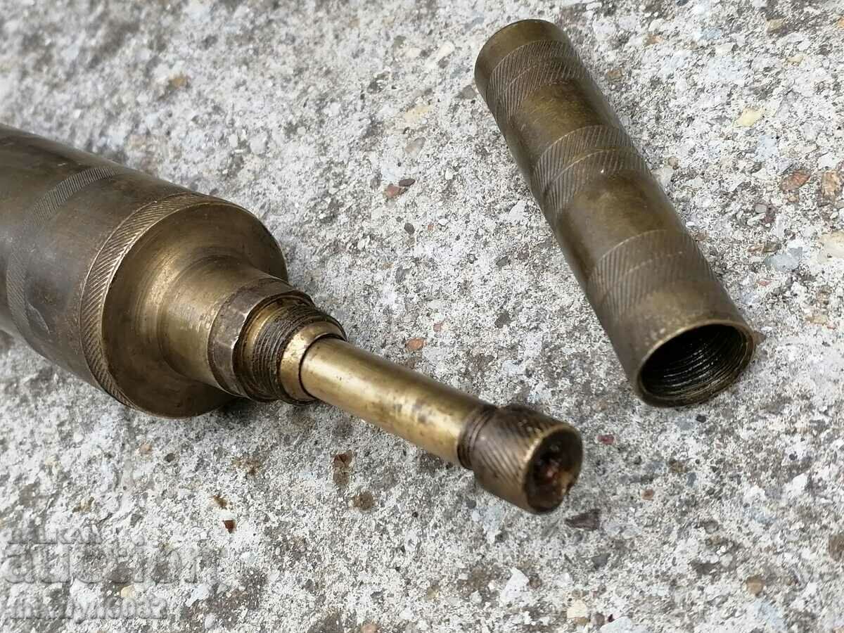 Delivery of Old takalamite bronze for motorcycle greaser Delivery of Old takalamite bronze for motorcycle greaser