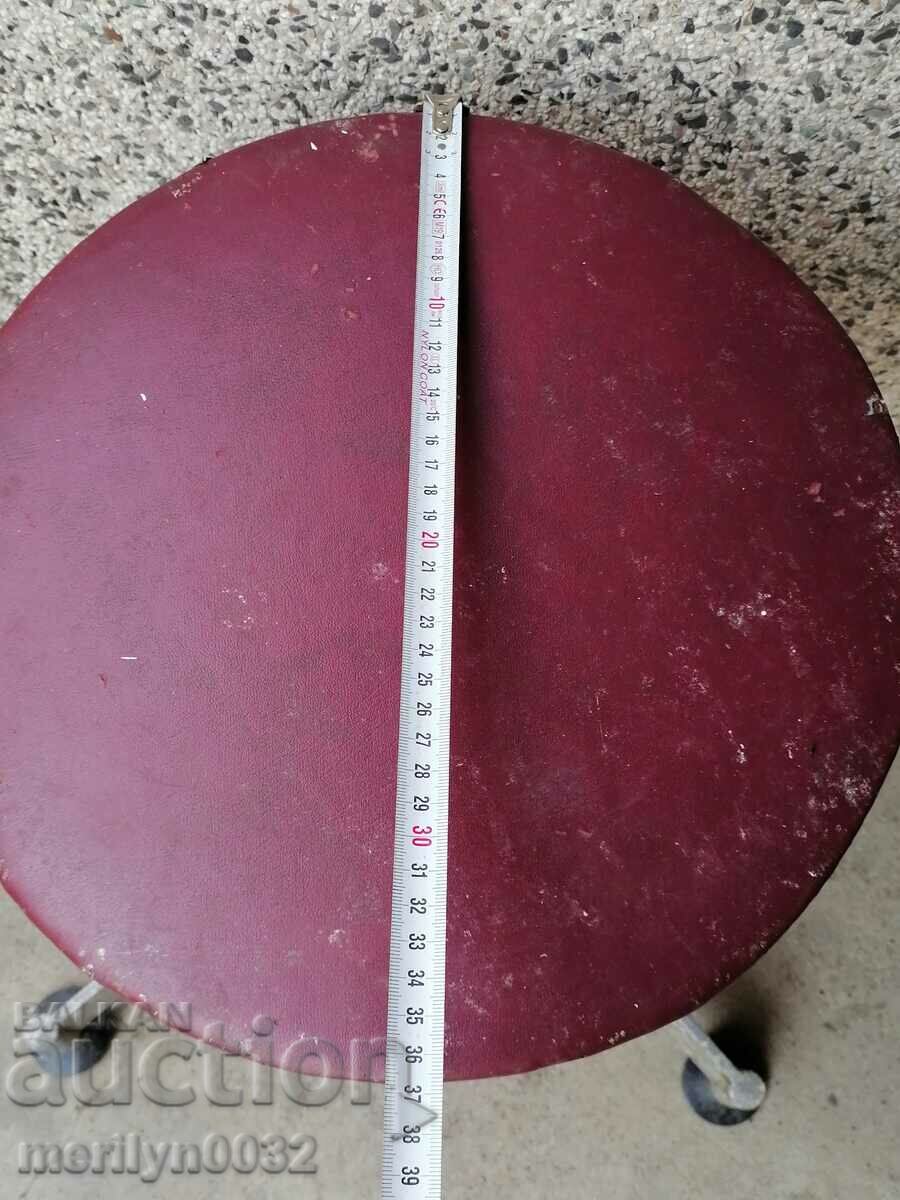 Delivery of Old swivel chair, wooden 70's Delivery of Old swivel chair, wooden 70's