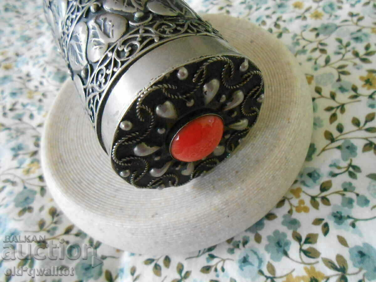 Delivery of BOX, gorgeous, with an accent Delivery of BOX, gorgeous, with an accent