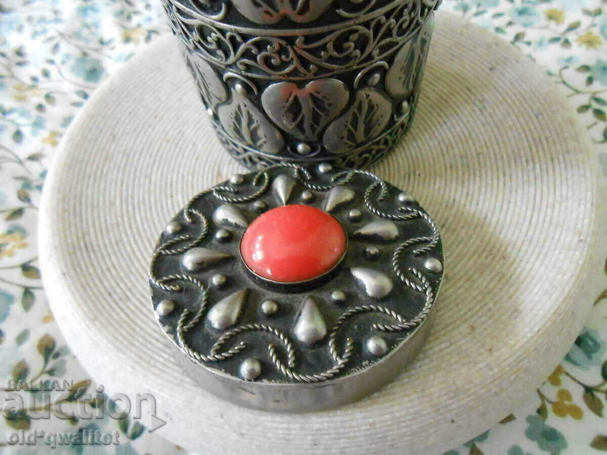 BOX, gorgeous, with an accent - 5 BOX, gorgeous, with an accent - 5