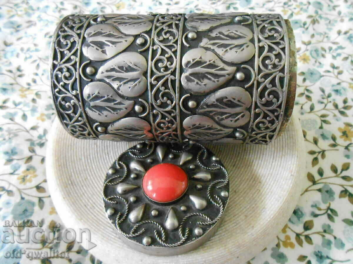 BOX, gorgeous, with an accent - 6 BOX, gorgeous, with an accent - 6