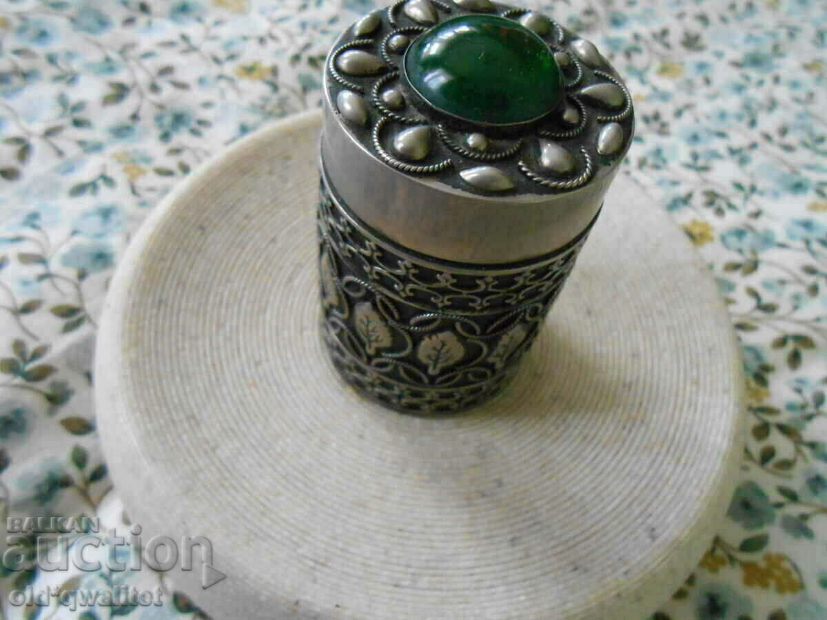 Auction BOX, gorgeous, with a green accent Auction BOX, gorgeous, with a green accent