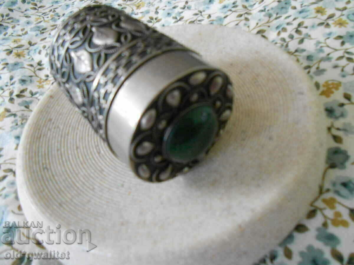 BOX, gorgeous, with a green accent - 5 BOX, gorgeous, with a green accent - 5