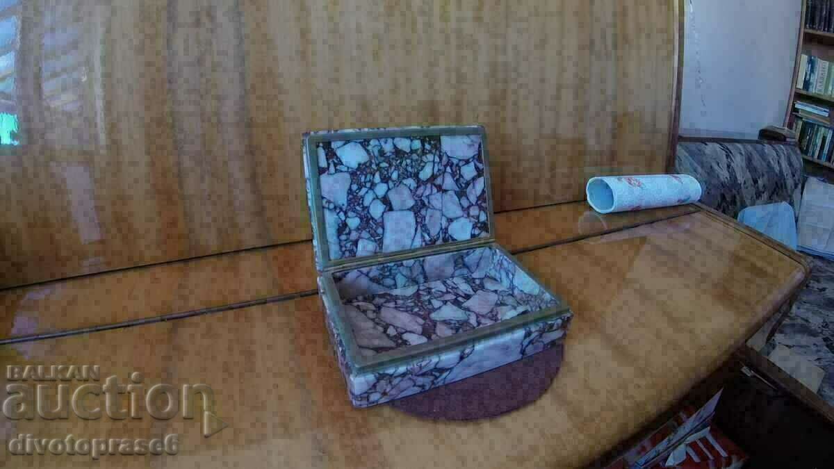 Auction Marble box Auction Marble box