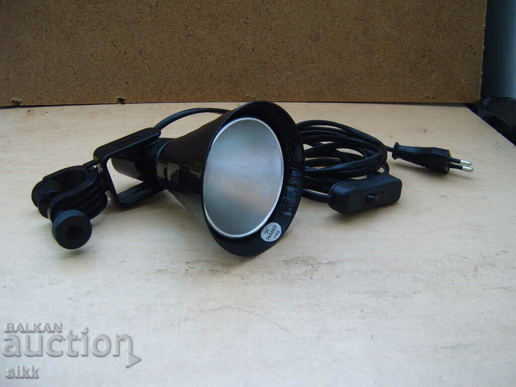 lampă cu clemă cu preț 15.00 BGN | € 7.67