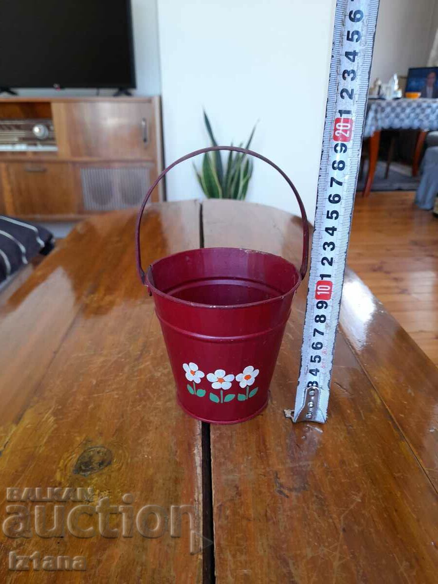 Auction Old baby bucket, a bucket Auction Old baby bucket, a bucket