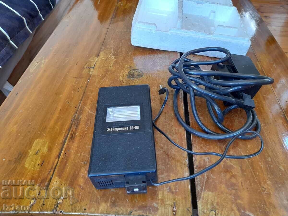 Auction  Old camera flash Electronics B5-08