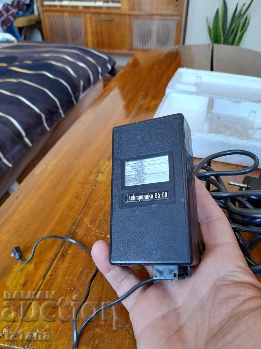 Delivery of Old camera flash Electronics B5-08