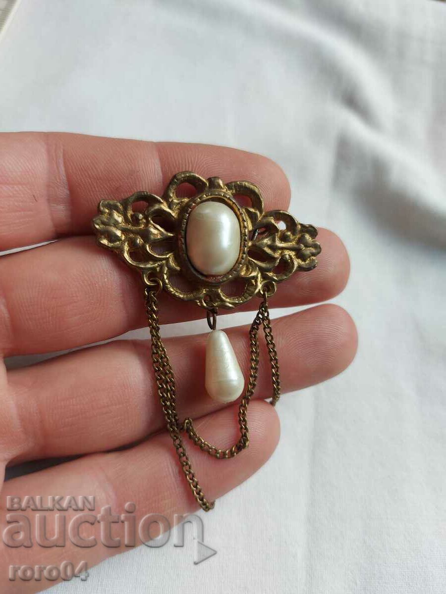 BROOCH - OLD with price 13.49 BGN | € 6.90 BROOCH - OLD with price 13.49 BGN | € 6.90