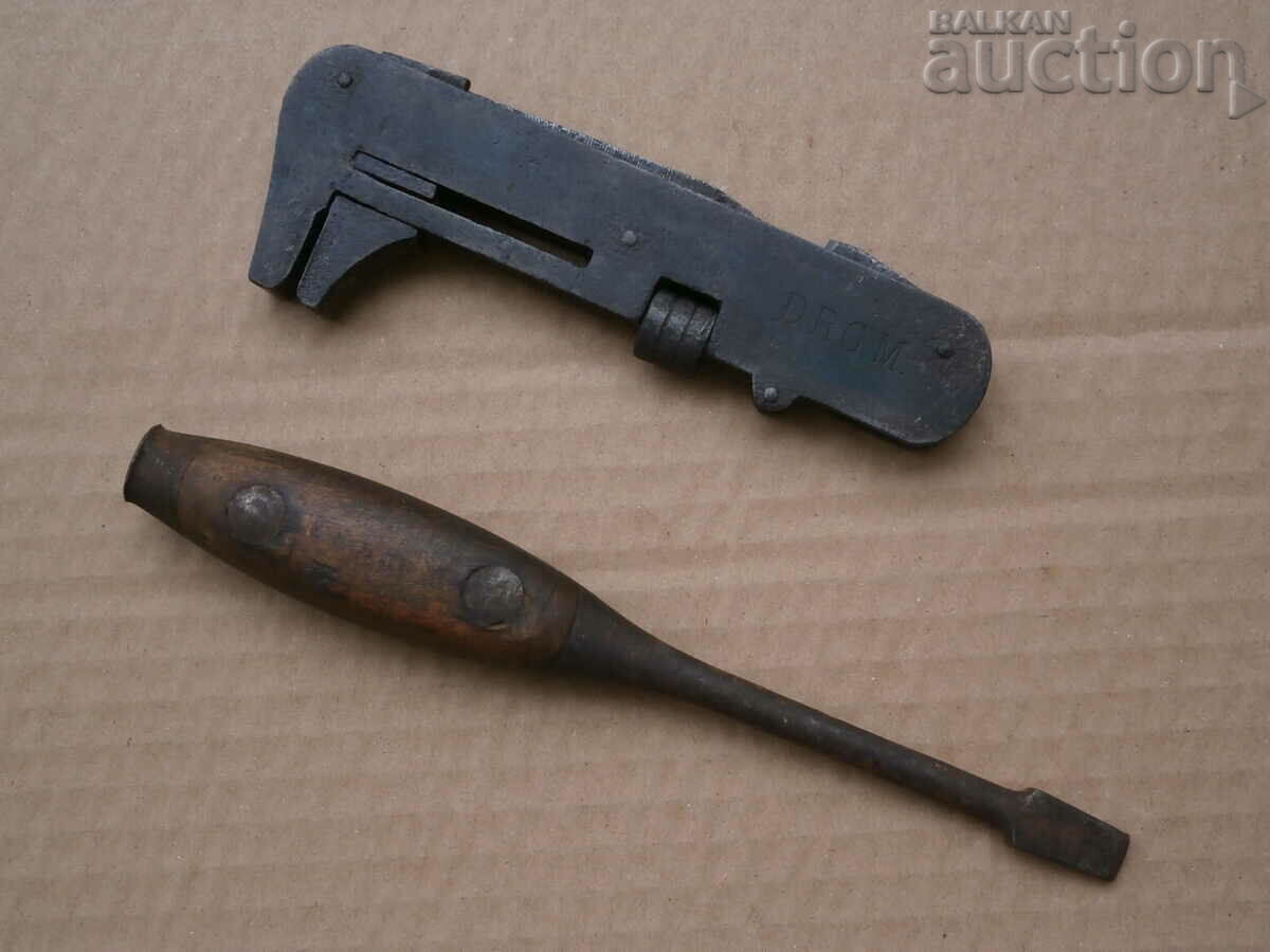 Delivery of sliding wrench D R G M and zip screwdriver WW1 WW2 WWII WWI lot Delivery of sliding wrench D R G M and zip screwdriver WW1 WW2 WWII WWI lot