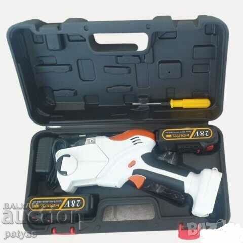 Auction German cordless saw WERSTIL 28V + 2 BATTERIES + 2 Chains Auction German cordless saw WERSTIL 28V + 2 BATTERIES + 2 Chains