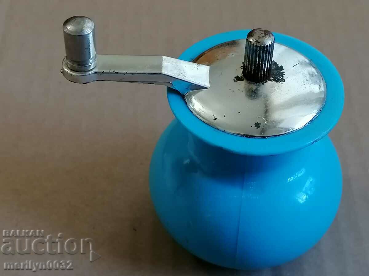 Old coffee grinder black pepper grinder with price 24.00 BGN | € 12.27 Old coffee grinder black pepper grinder with price 24.00 BGN | € 12.27