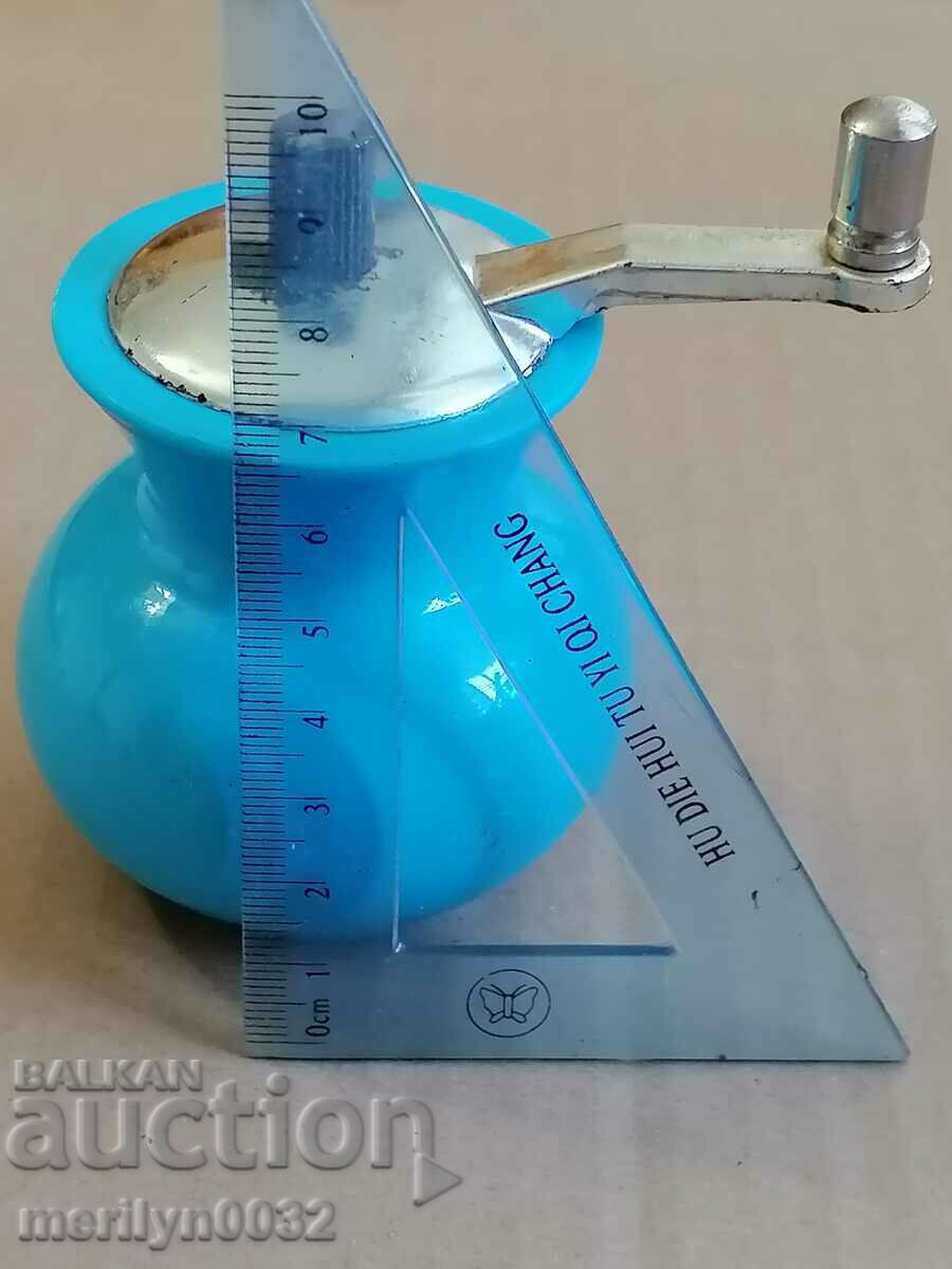 Delivery of Old coffee grinder black pepper grinder Delivery of Old coffee grinder black pepper grinder