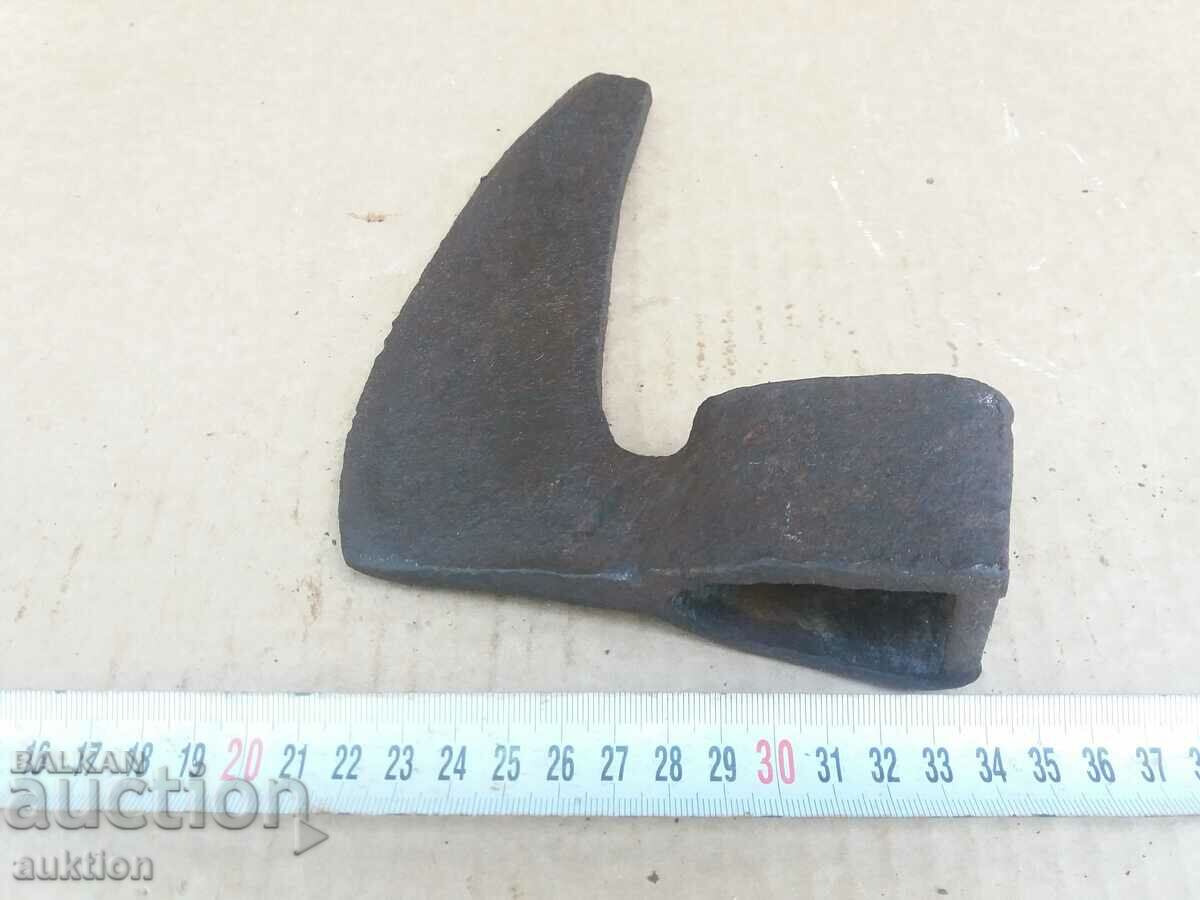 Auction MASSIVE STEELED AX - SOC. Auction MASSIVE STEELED AX - SOC.