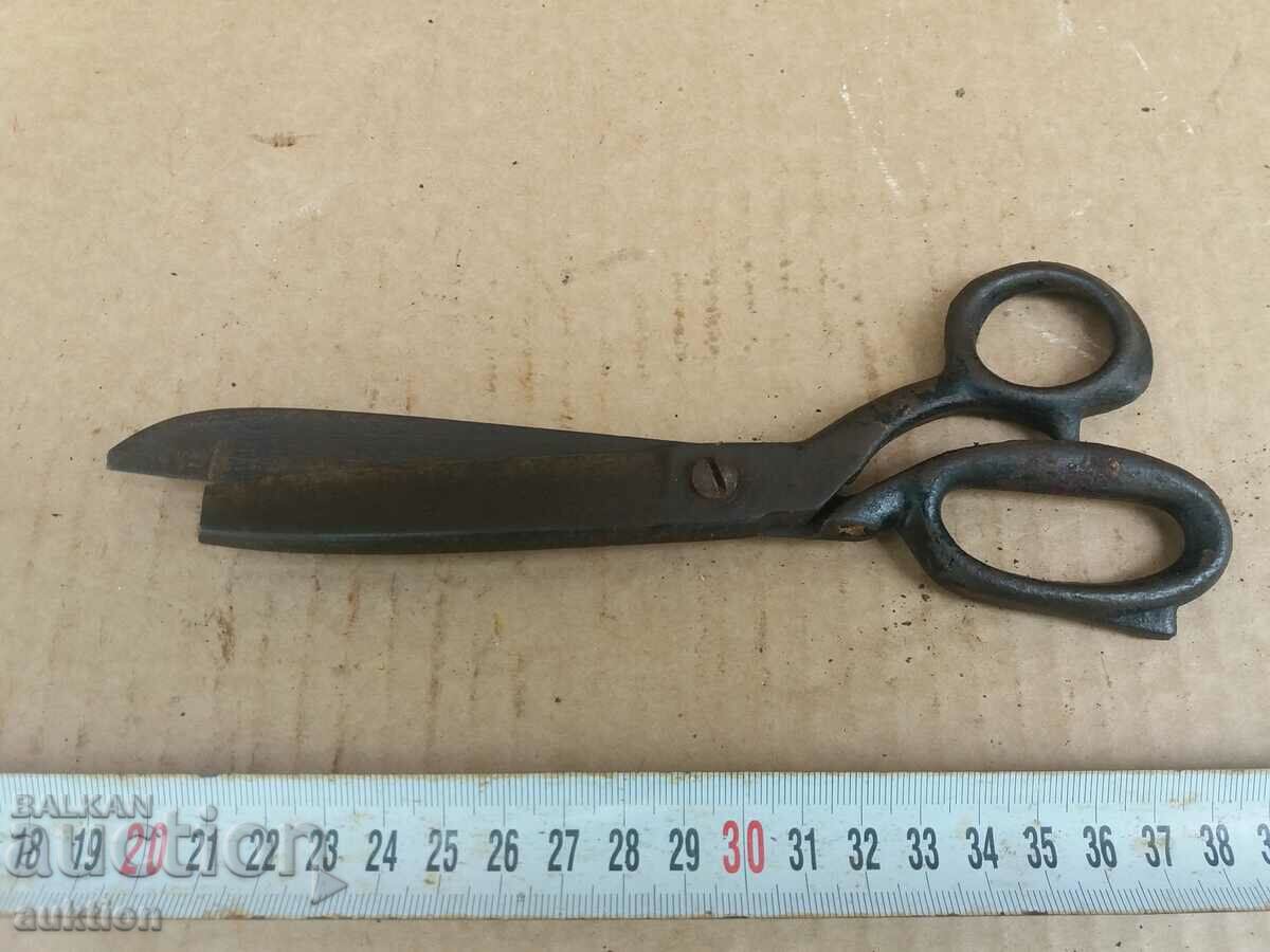 OLD ABADJI SCISSORS - BOILER with price 3.89 BGN | € 1.99 OLD ABADJI SCISSORS - BOILER with price 3.89 BGN | € 1.99