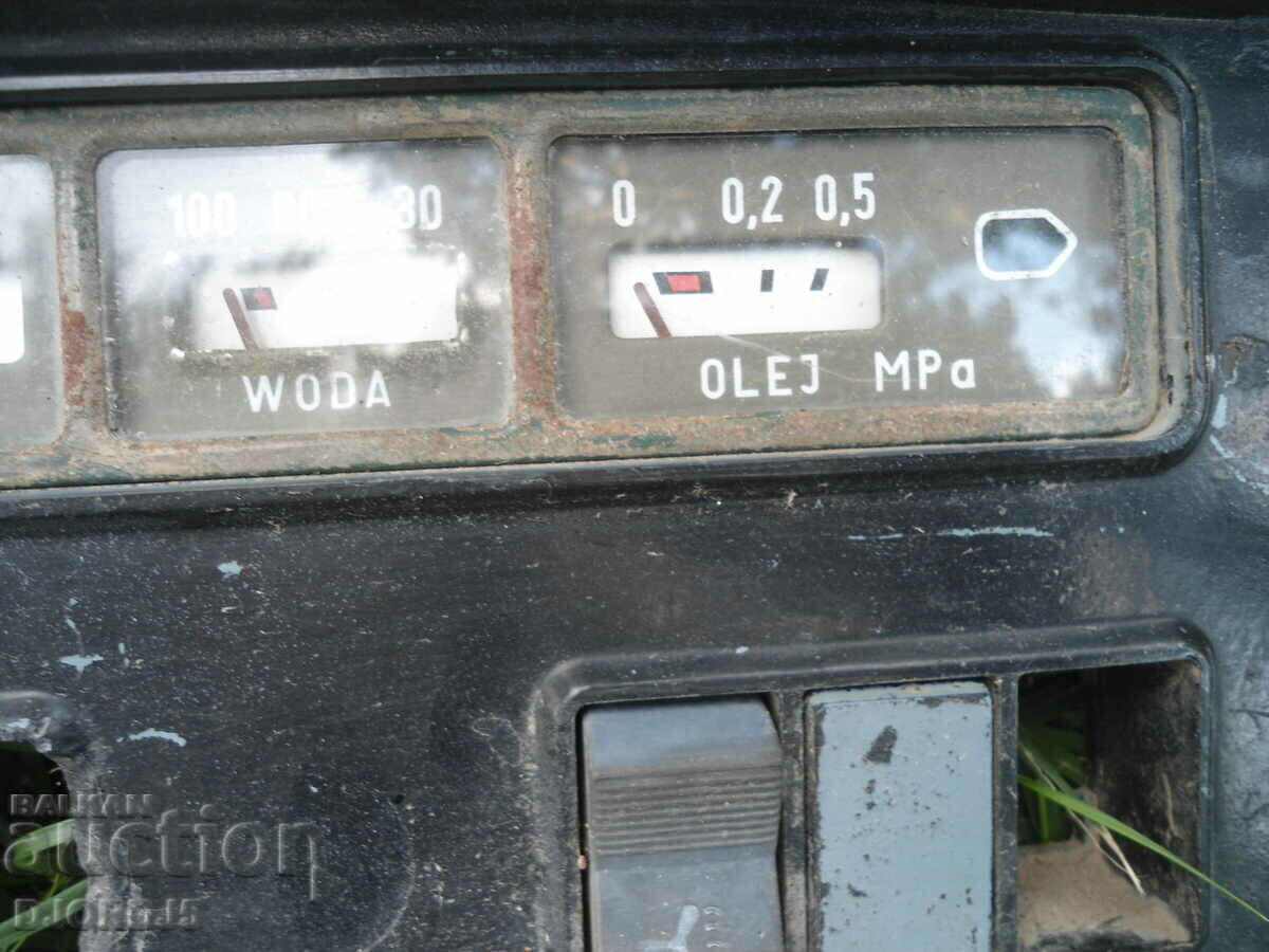 Vechiul tablou de bord al mașinii - 5