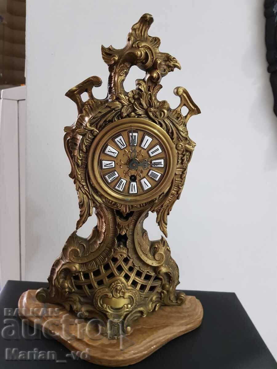 Massive bronze mechanical French watch with price 400.00 BGN | € 204.52 Massive bronze mechanical French watch with price 400.00 BGN | € 204.52