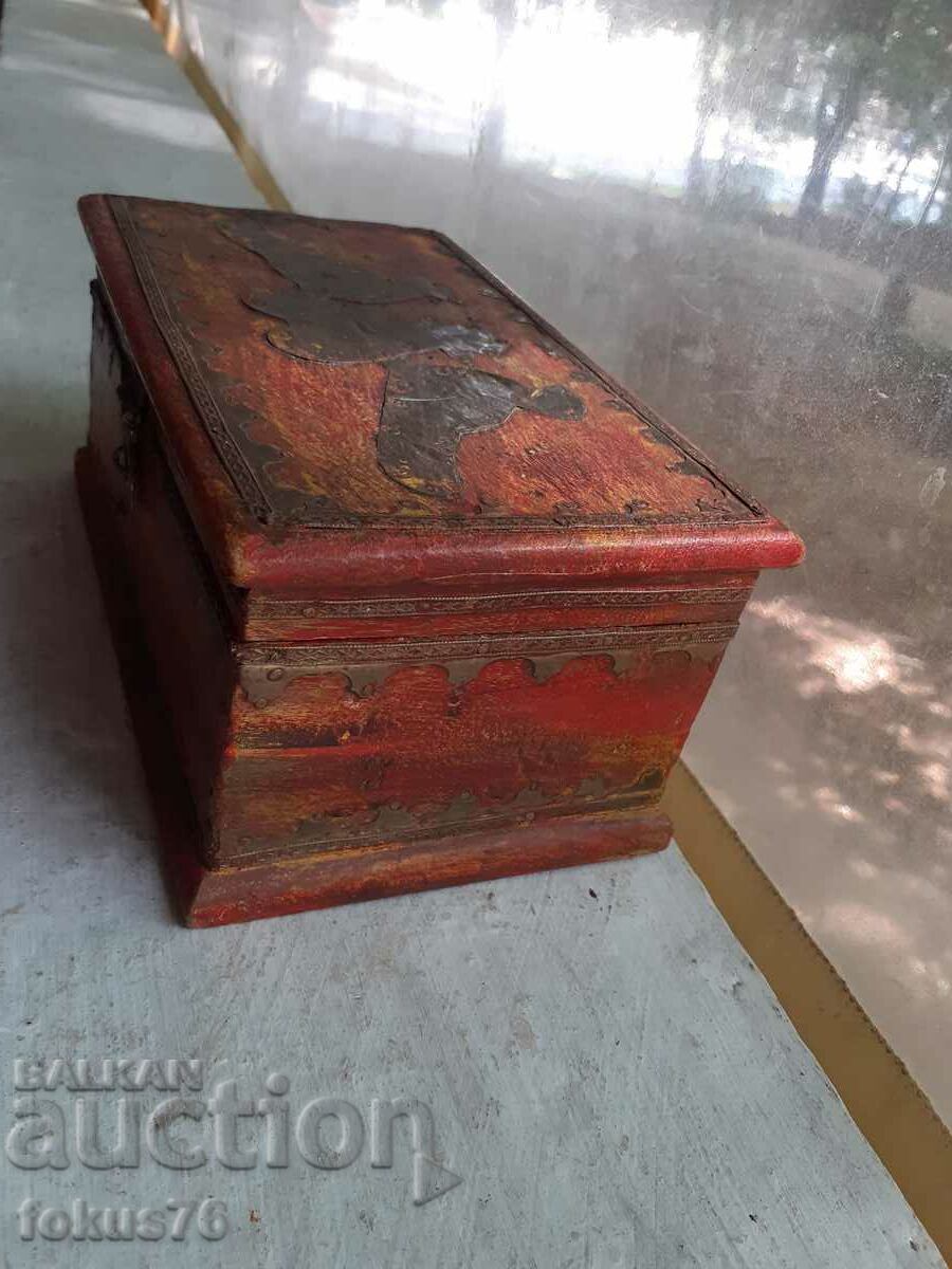 Delivery of ANTIQUE WOODEN BOX WITH BRASS FITTINGS Delivery of ANTIQUE WOODEN BOX WITH BRASS FITTINGS