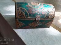 ANTIQUE WOODEN GREEN BOX WITH BRASS HARDWARE