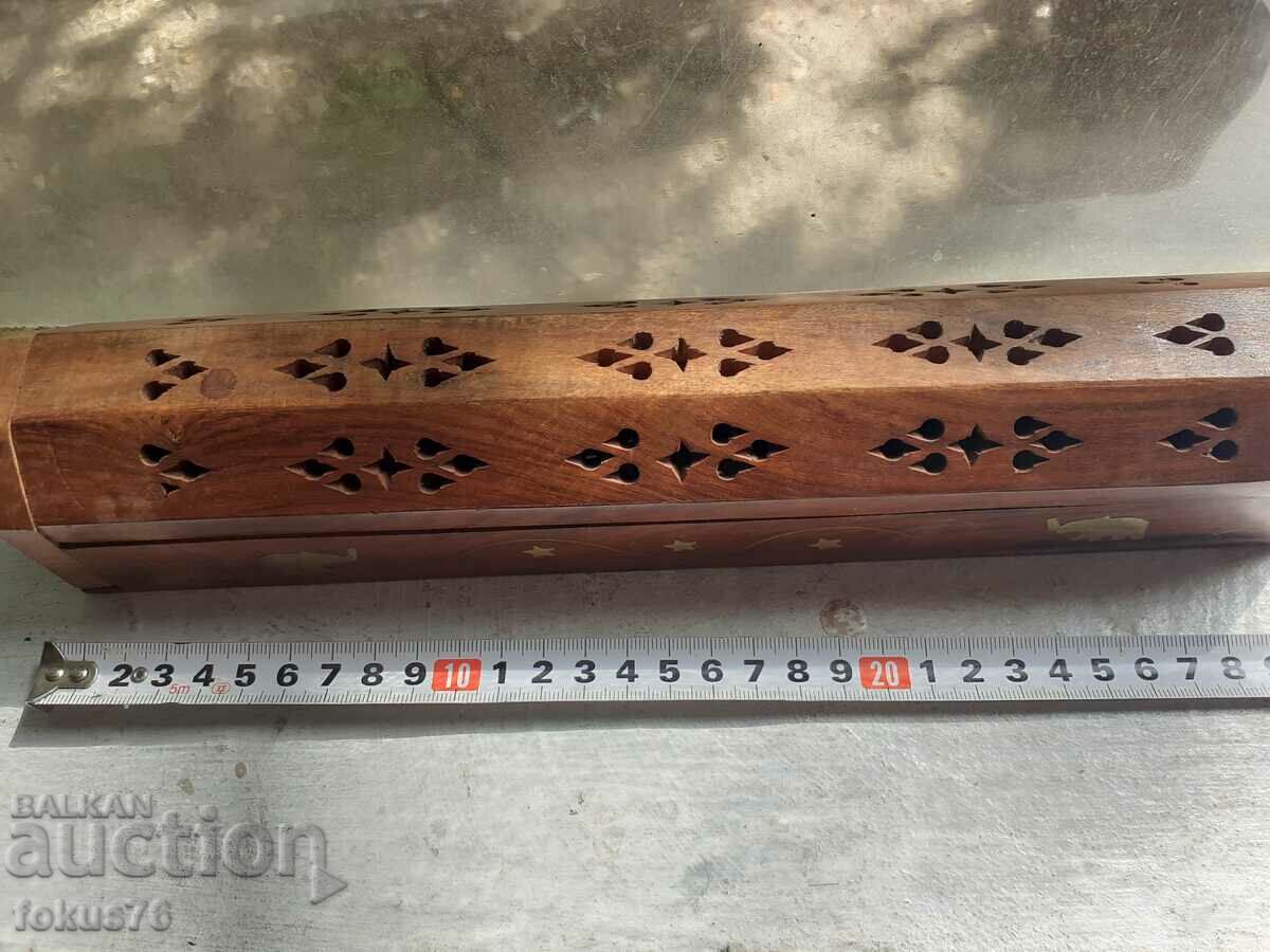 Delivery of Old wooden box with brass - fragrance Delivery of Old wooden box with brass - fragrance