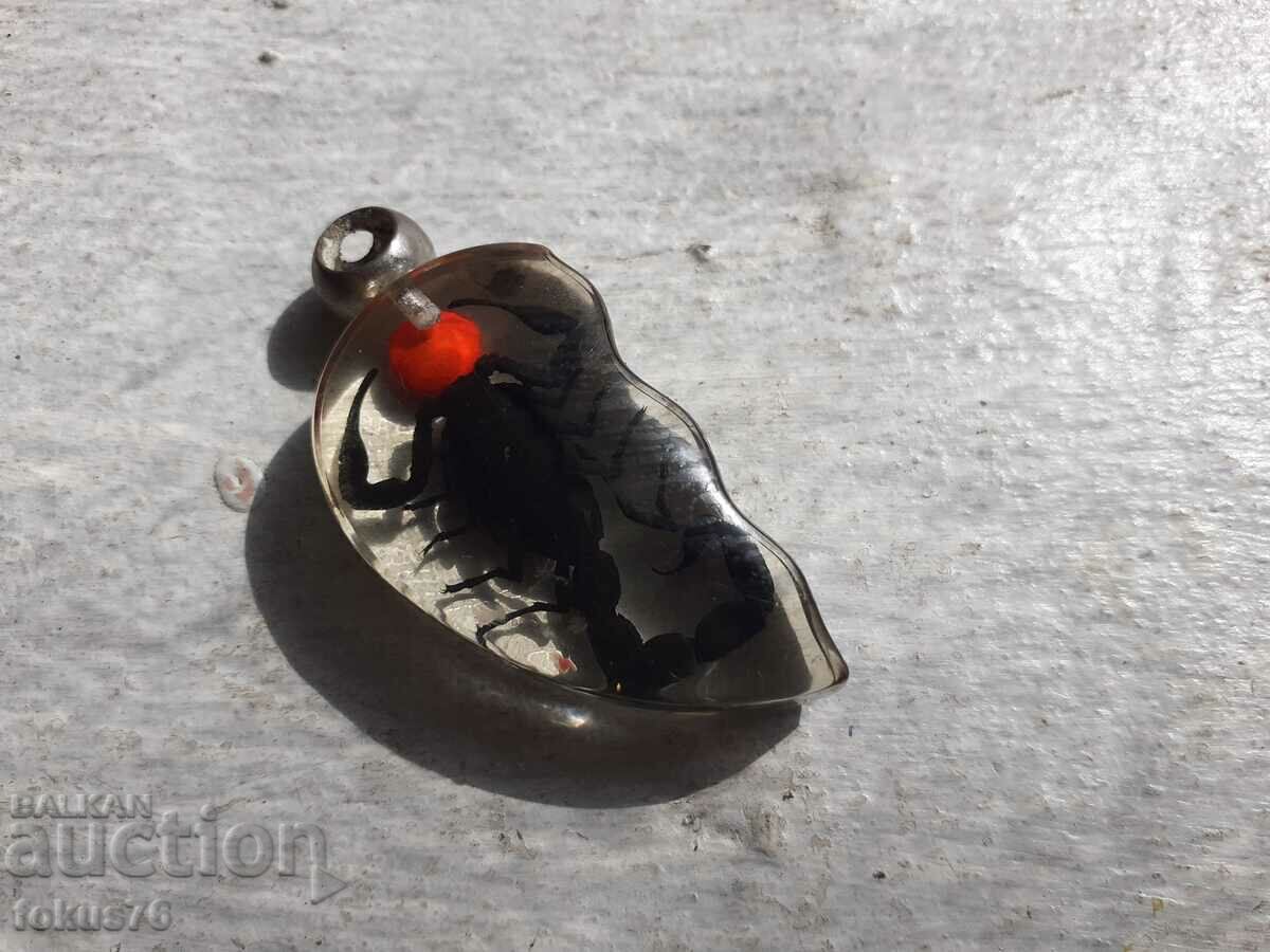 Scorpion locket with price 29.00 BGN | € 14.83