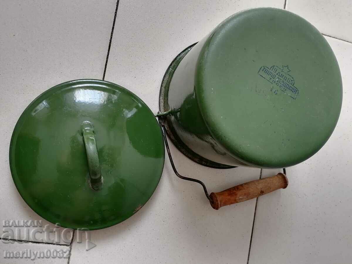 Auction  Old enameled social jug with lid, enameled food container