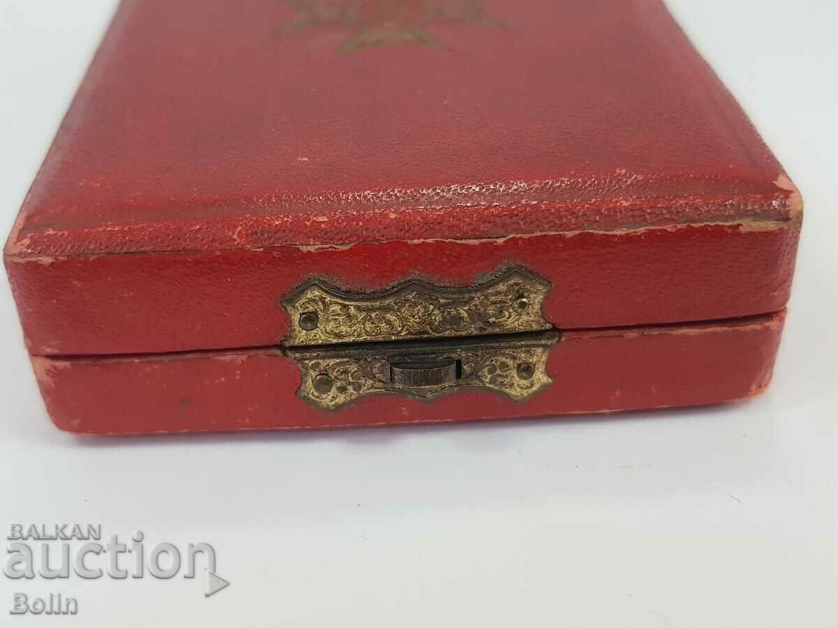 Delivery of Victor Emanuel Collection Silver Cross Medal Delivery of Victor Emanuel Collection Silver Cross Medal