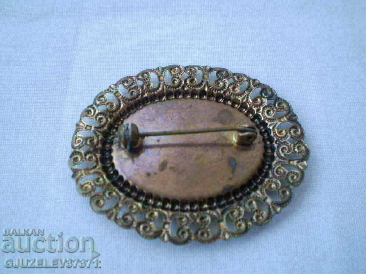 Delivery of Ancient aristocratic brooch