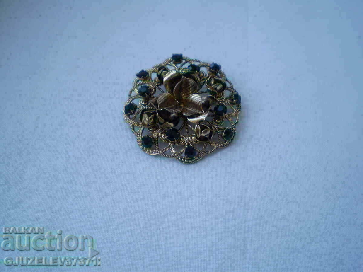 Antique brooch with price 75.00 BGN | € 38.35 Antique brooch with price 75.00 BGN | € 38.35