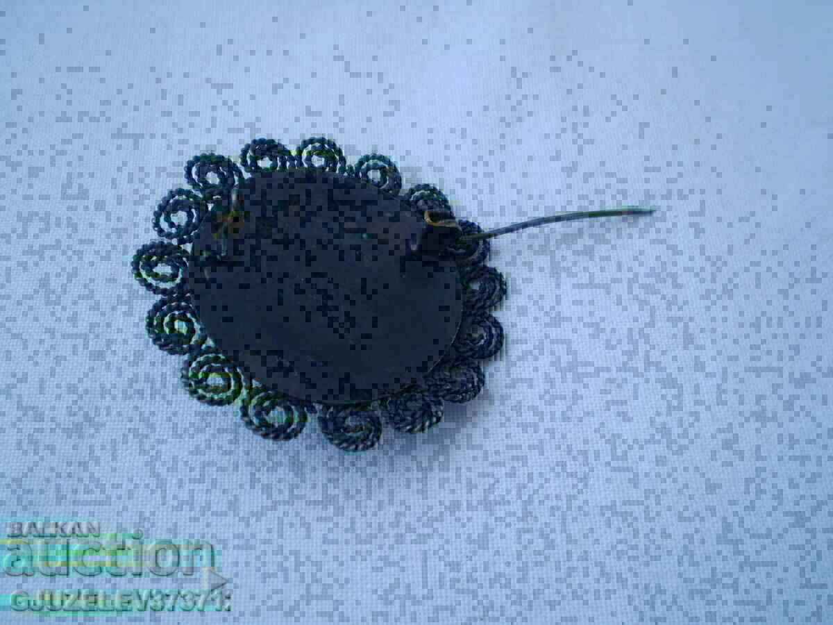 Доставка на филигранна Антикварна брошка Доставка на филигранна Антикварна брошка