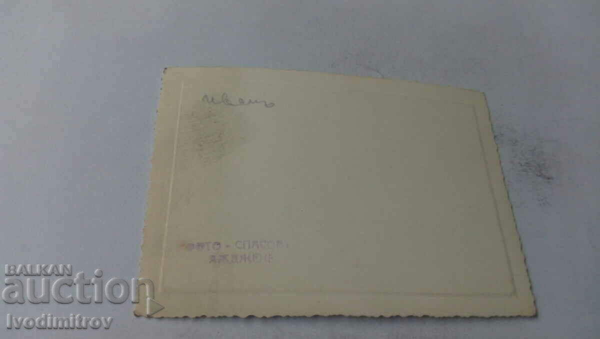 Φωτογραφία Άνδρες γυναίκες και παιδιά με τιμή € 0.89 | 1.74 BGN