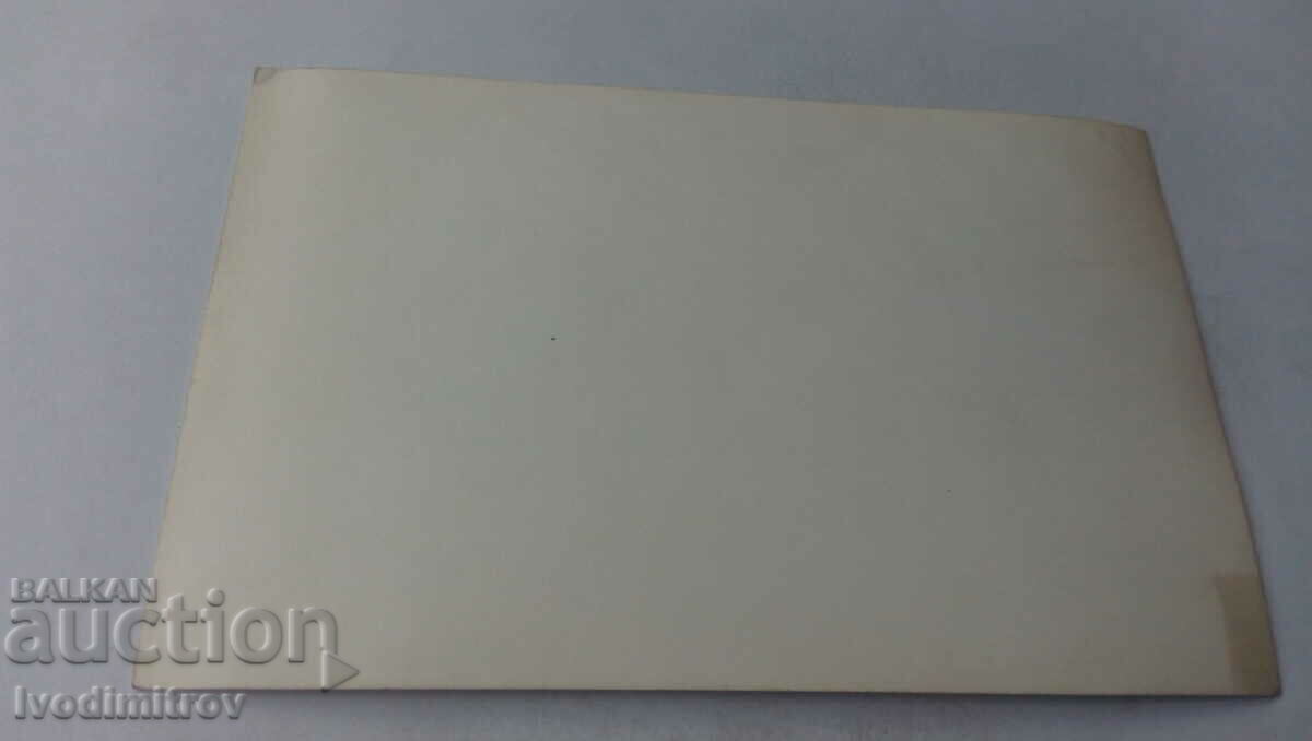 Φωτογραφία Γυναίκα πάνω από τον κόλπο με τιμή 1.65 BGN | € 0.84 Φωτογραφία Γυναίκα πάνω από τον κόλπο με τιμή 1.65 BGN | € 0.84