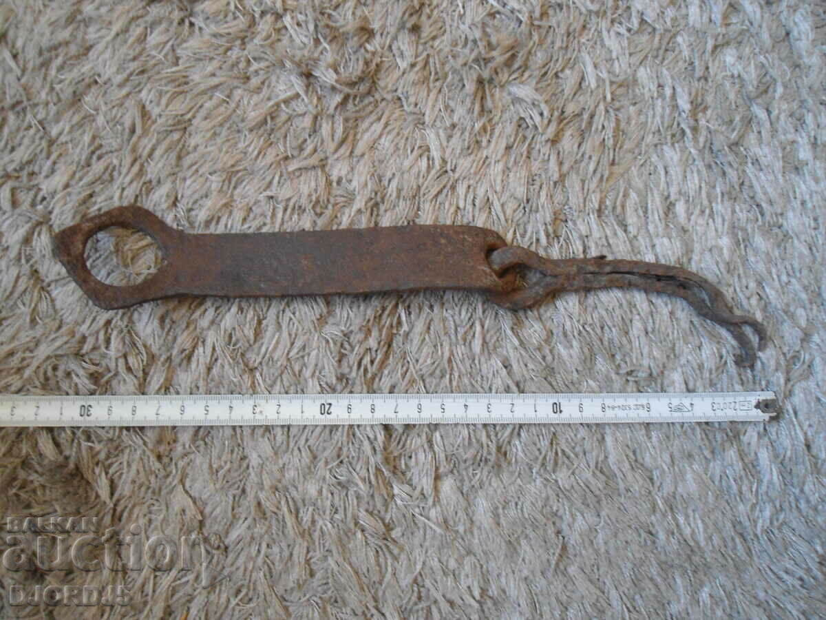 Delivery of Old wrought latch