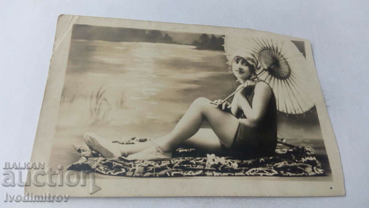 Photo Girl with an umbrella for the sun 1926