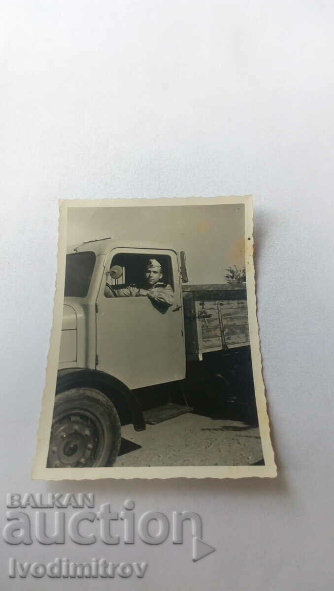 Φωτογραφία Πλόβντιβ Στρατιώτης σε στρατιωτικό φορτηγό 1956